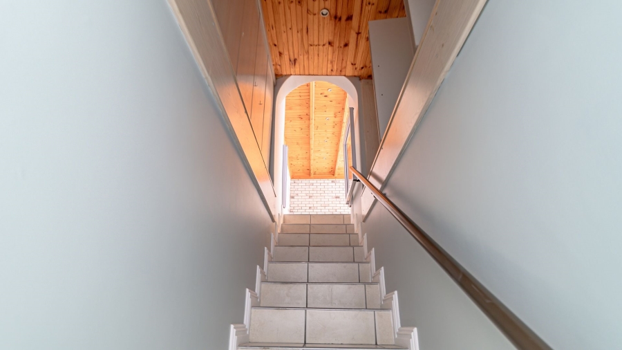 To Let 5 Bedroom Property for Rent in Myburgh Park Western Cape